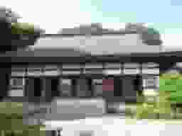 東勝寺　明るい雰囲気の本堂