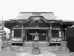 信法寺　本堂の前にある灯篭