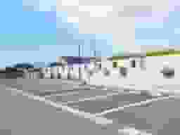 整備された広い駐車場