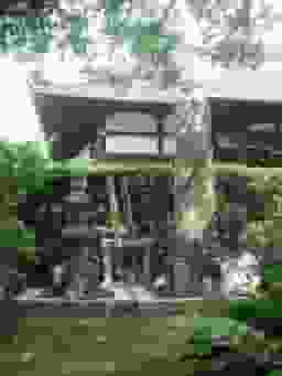 總見院墓地
