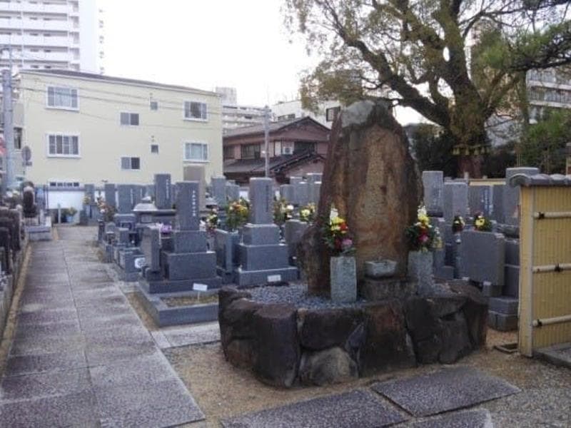 法巖寺境内墓地