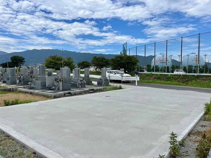 秋吉新墓地