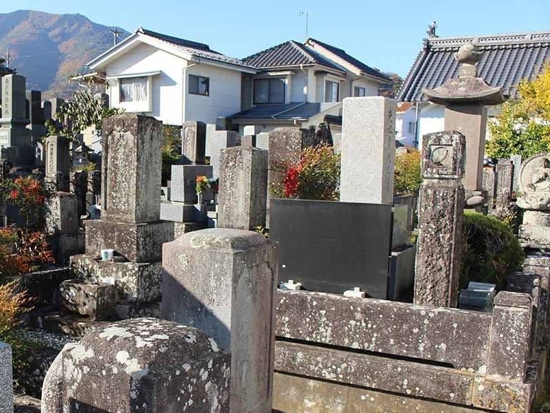 證蓮寺墓地