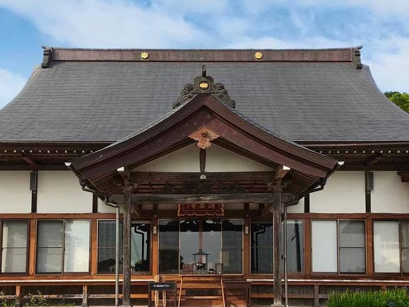 洞昌寺「不忘の塔」