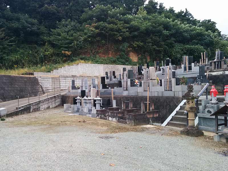 龍洞院　自然に囲まれた園内