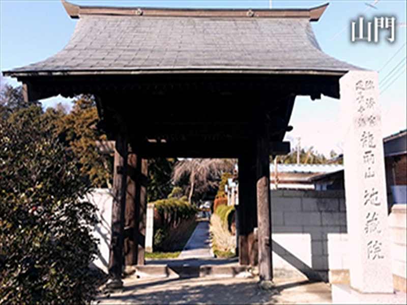 臨済宗建長寺派 龍雨山　歴史的山門