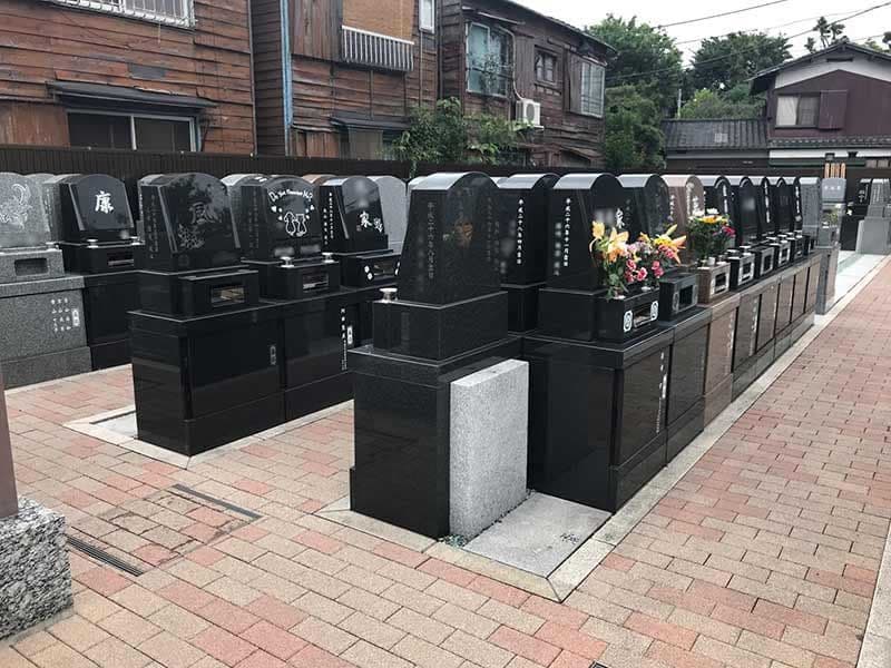 シムティエール山手の杜　手入れが行き届いた墓域