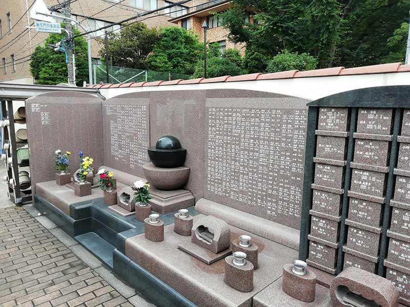 四谷たちばな墓苑「たちばなの碑」（永代供養墓）