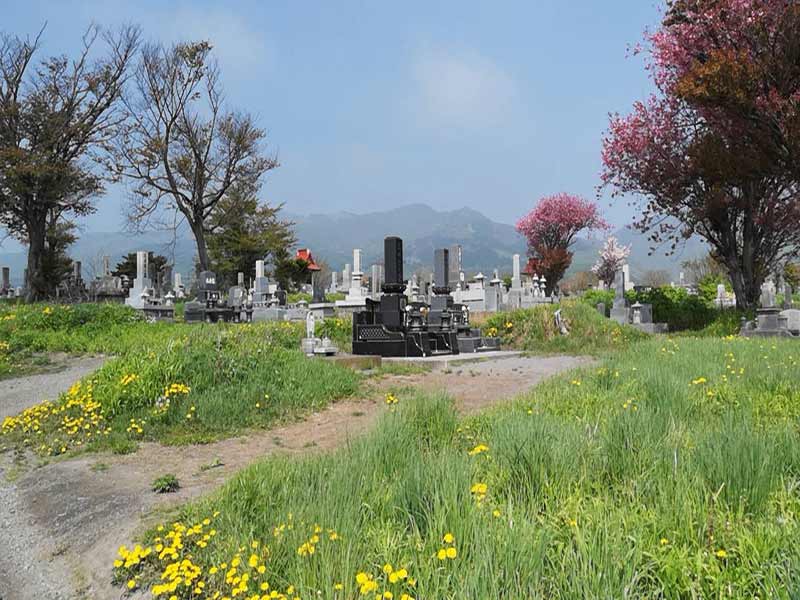 伊達市弄月墓地