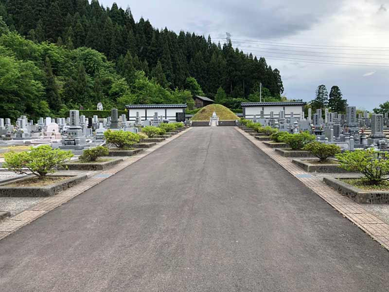 御誕生寺墓地 老梅の苑