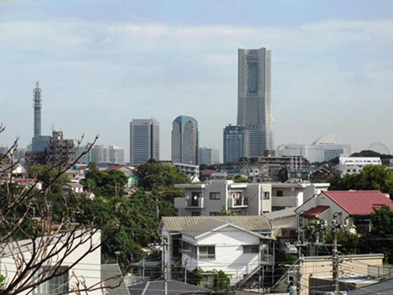 清水ヶ丘霊園　墓地から眺める横浜の街並み