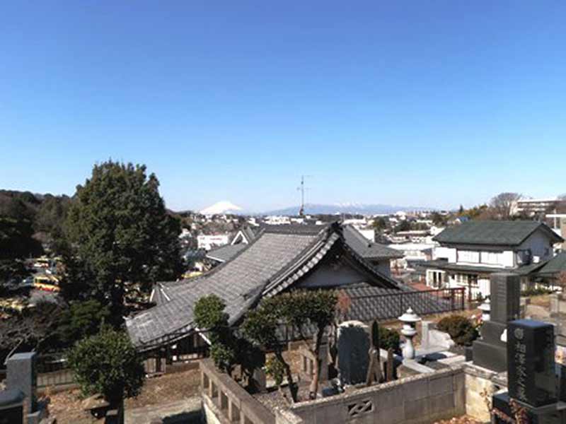 長泉寺　晴れた日には富士山も眺望できる