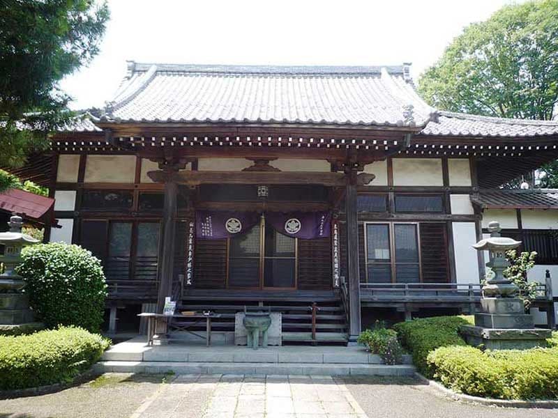 修廣寺　日当たりがよい本堂