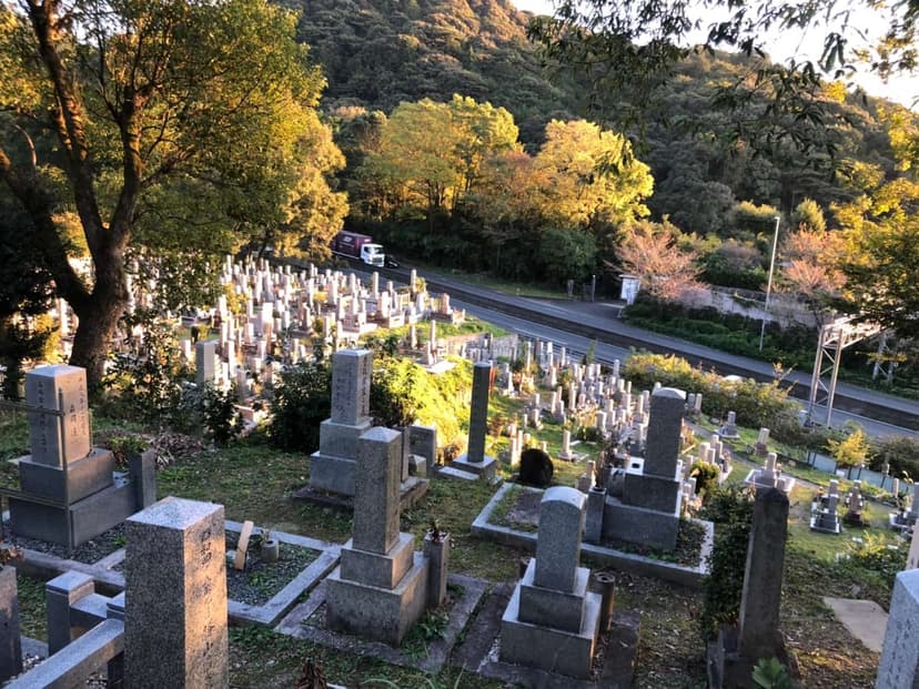 上から見た京都清水山墓地