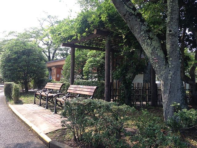 都立 八王子霊園　休憩所①