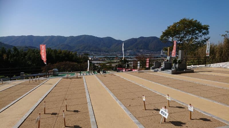 大自然に囲まれた箕島丘墓苑の環境