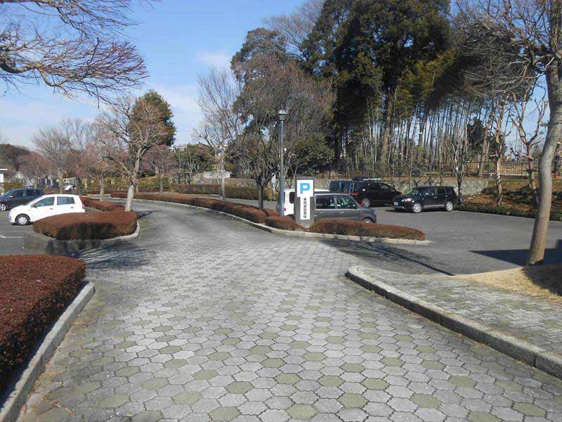 さいたま市営 青山苑墓地　広い駐車場