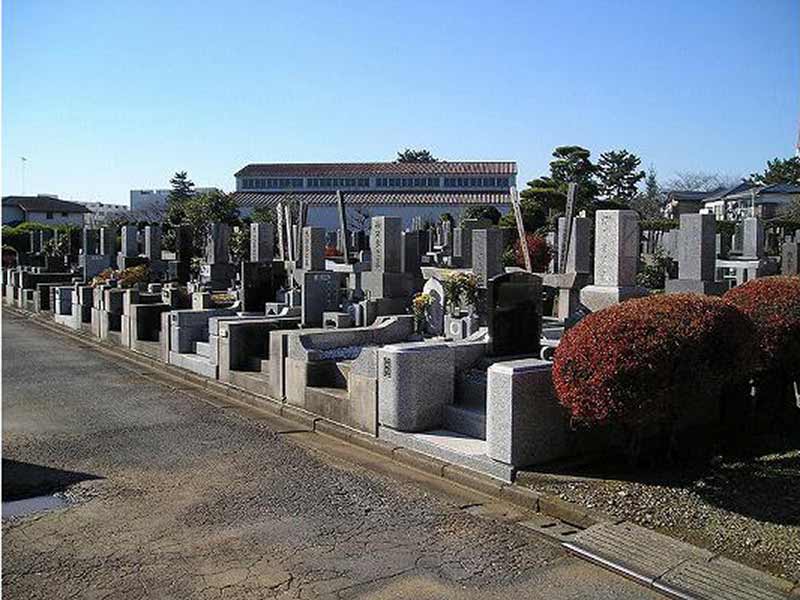 船橋市営 習志野霊園　日の当たる園内