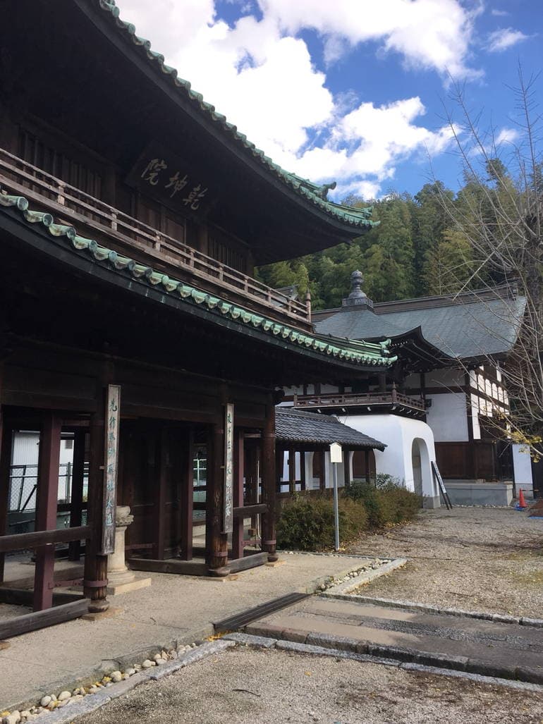 乾坤院墓苑