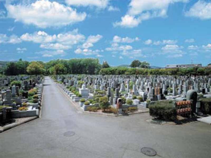 仏子聖地霊園　豊かな自然に囲まれた墓域