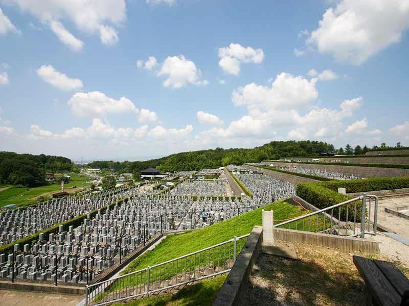 枚方紫峰霊苑　豊かな自然に囲まれた霊園