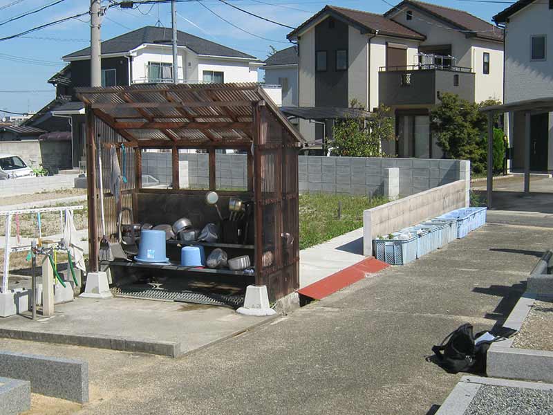 磯壁加守墓地