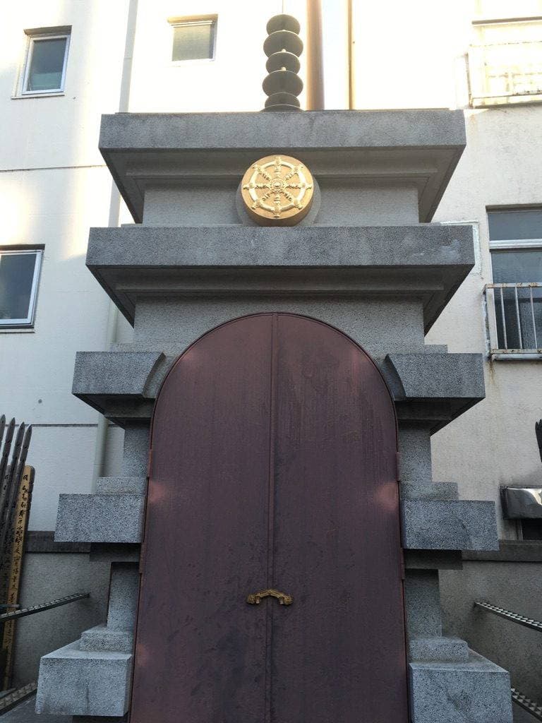 威光院墓地