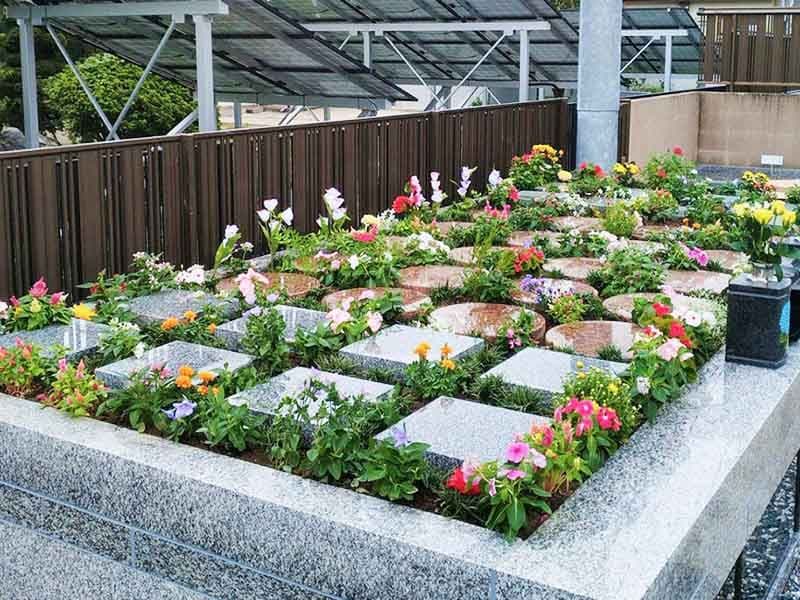 花壇タイプの樹木葬墓地