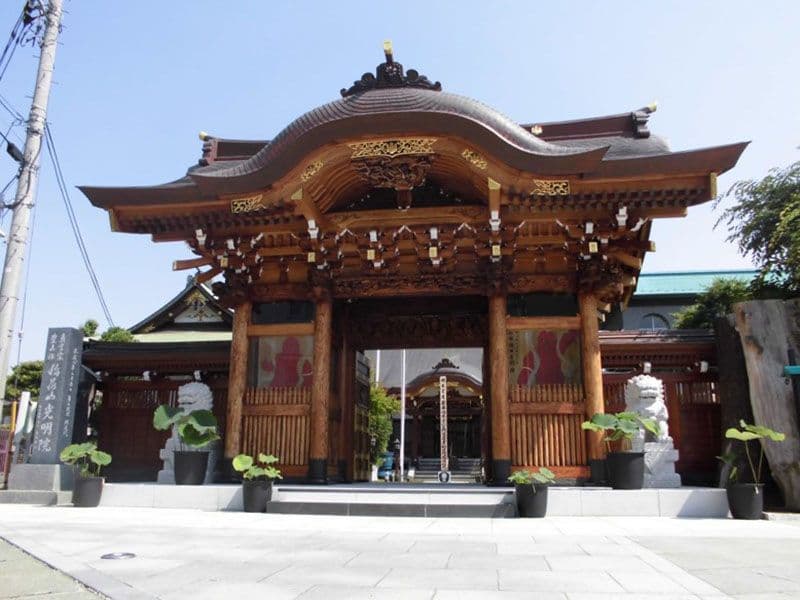 稲荷山 光明院　大きな仁王門