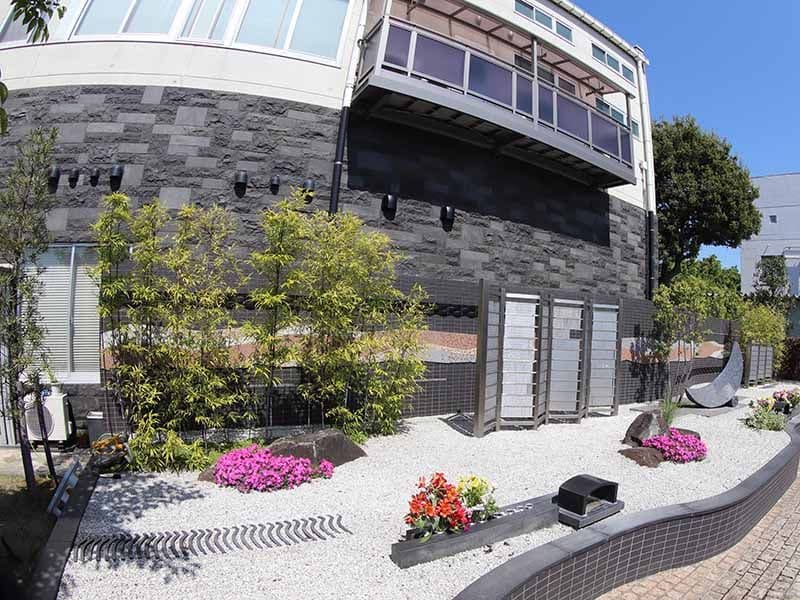 公園墓地 調布霊園 ついのしるべ　きれいに整備された庭園