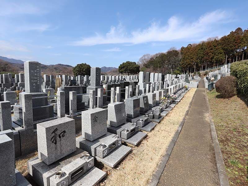 厚木中央霊園　日当たりのよい墓域