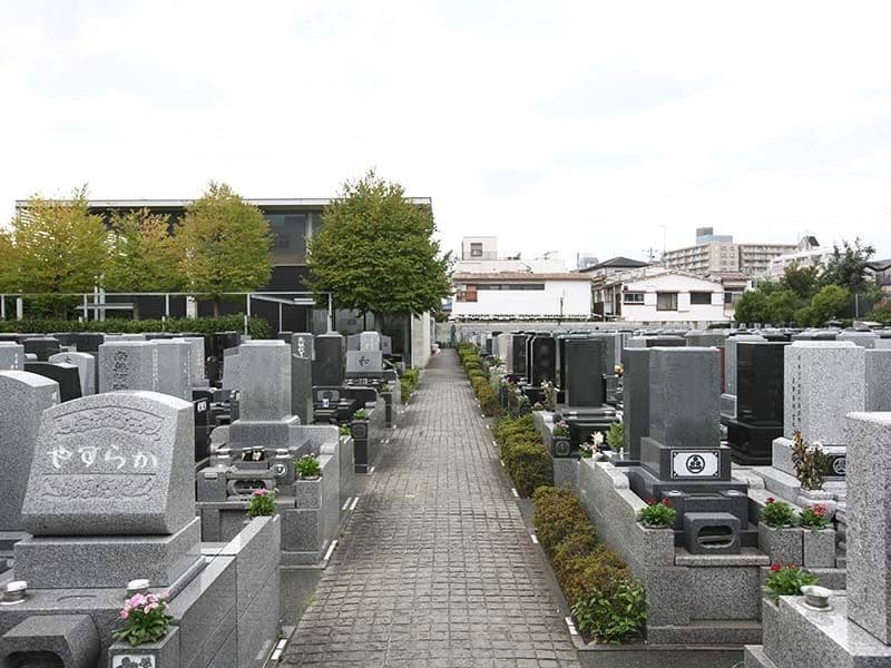 江東メモリアル　平坦に整備された墓域