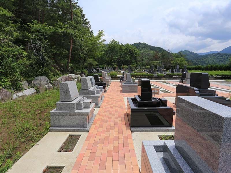都留聖地霊園