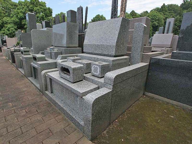 県央綾瀬霊園　きれいに区画された墓域