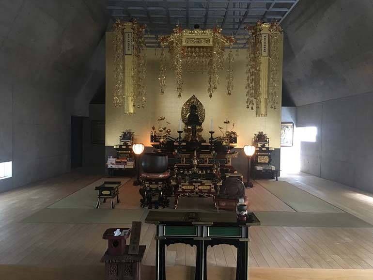 威光院墓地