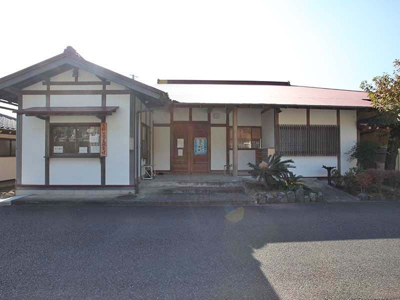 湯河原吉祥公園墓地　現地案内所・休憩所の外観