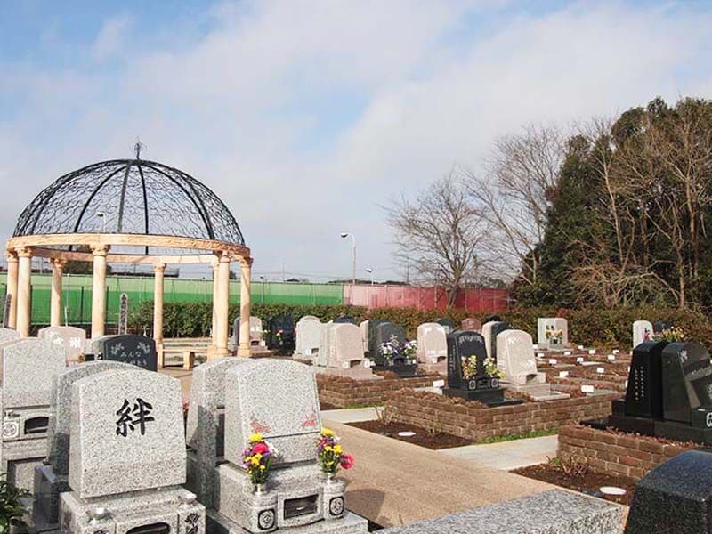 メモリアルパーク大和墓苑 ふれあいの郷　花壇にお墓を建てるような「テラス墓所」