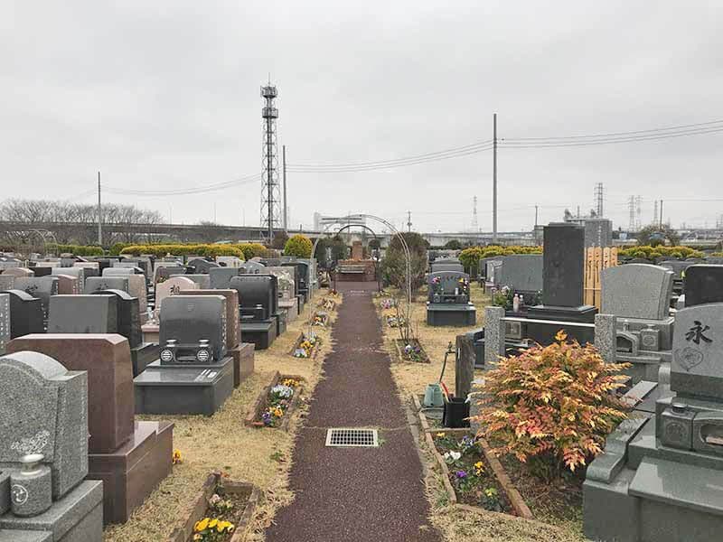 芝生の霊園あさか野　ゆとりある広さの墓域