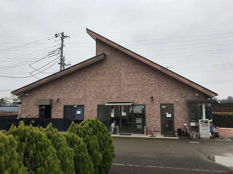 芝生の霊園あさか野　管理棟正面