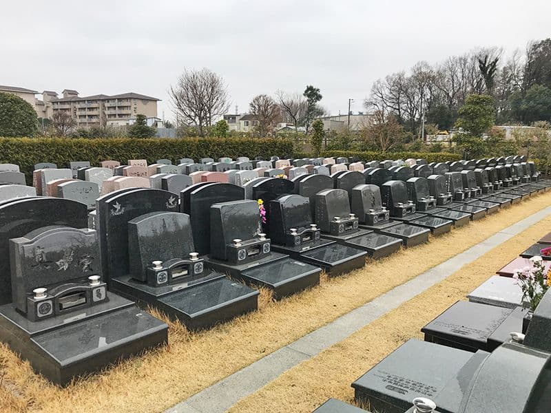 新座さくら浄苑　区画整備された霊苑風景
