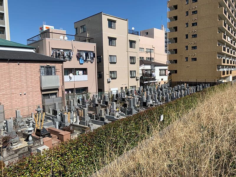 久光院（樹木葬・やすらぎ）　住宅街の一区画にある墓地