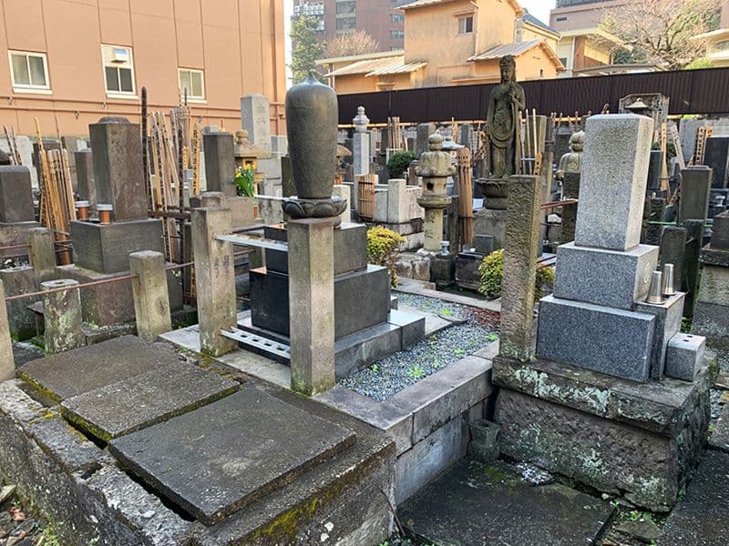 光宝寺　区画整理された墓域