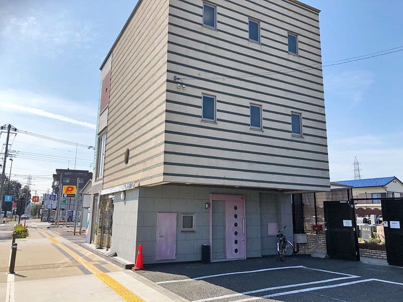メモリアルガーデン三鷹　屋内永代供養墓「さくら堂」　公道からのアクセス良好