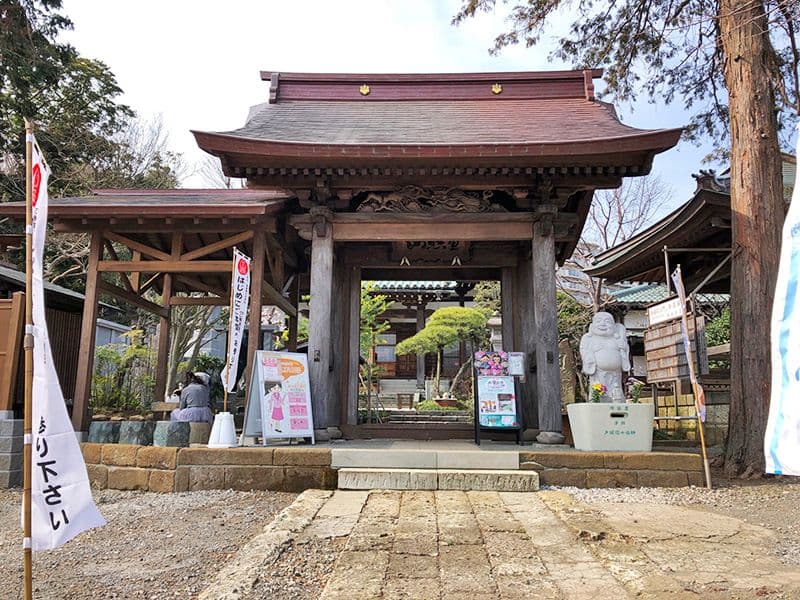 戸塚花観音墓苑　立派な門構え入口