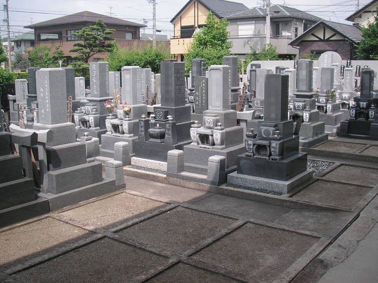 總見院墓地