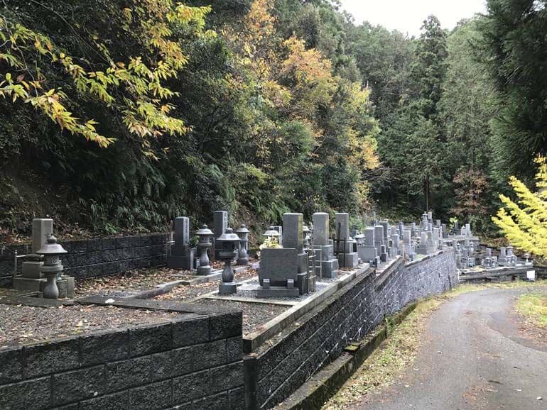 龍勝寺霊園