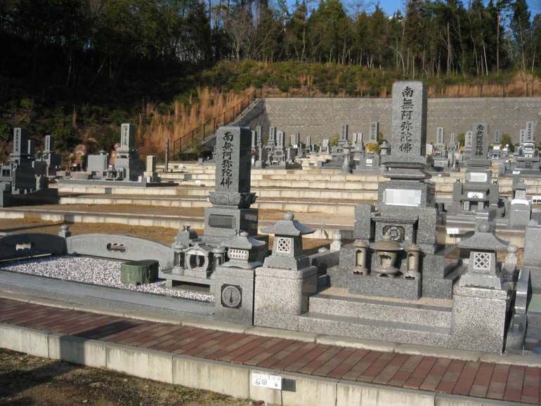 高屋墓苑