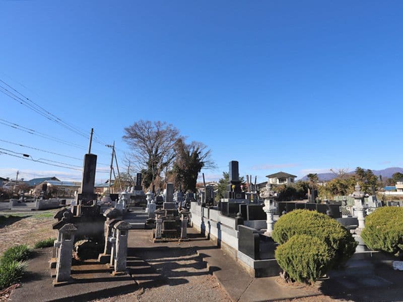 粕川墓苑
