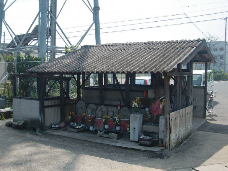 条六墓地