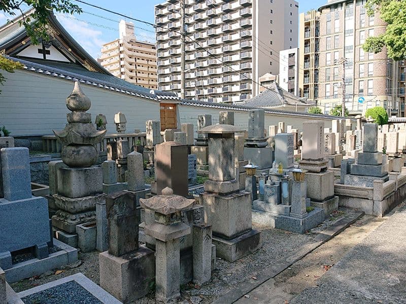 源聖寺墓地